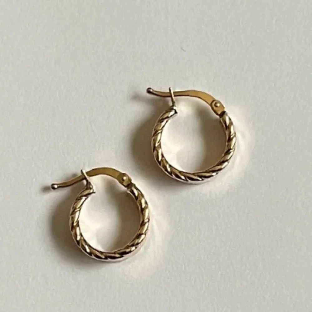 14k Yellow Gold 5mm Braided Hoop Earrings (15 x 15 mm) | Real Gold Huggies Earri
